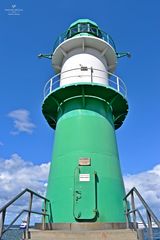 Warnemünde Leuchtturm grün