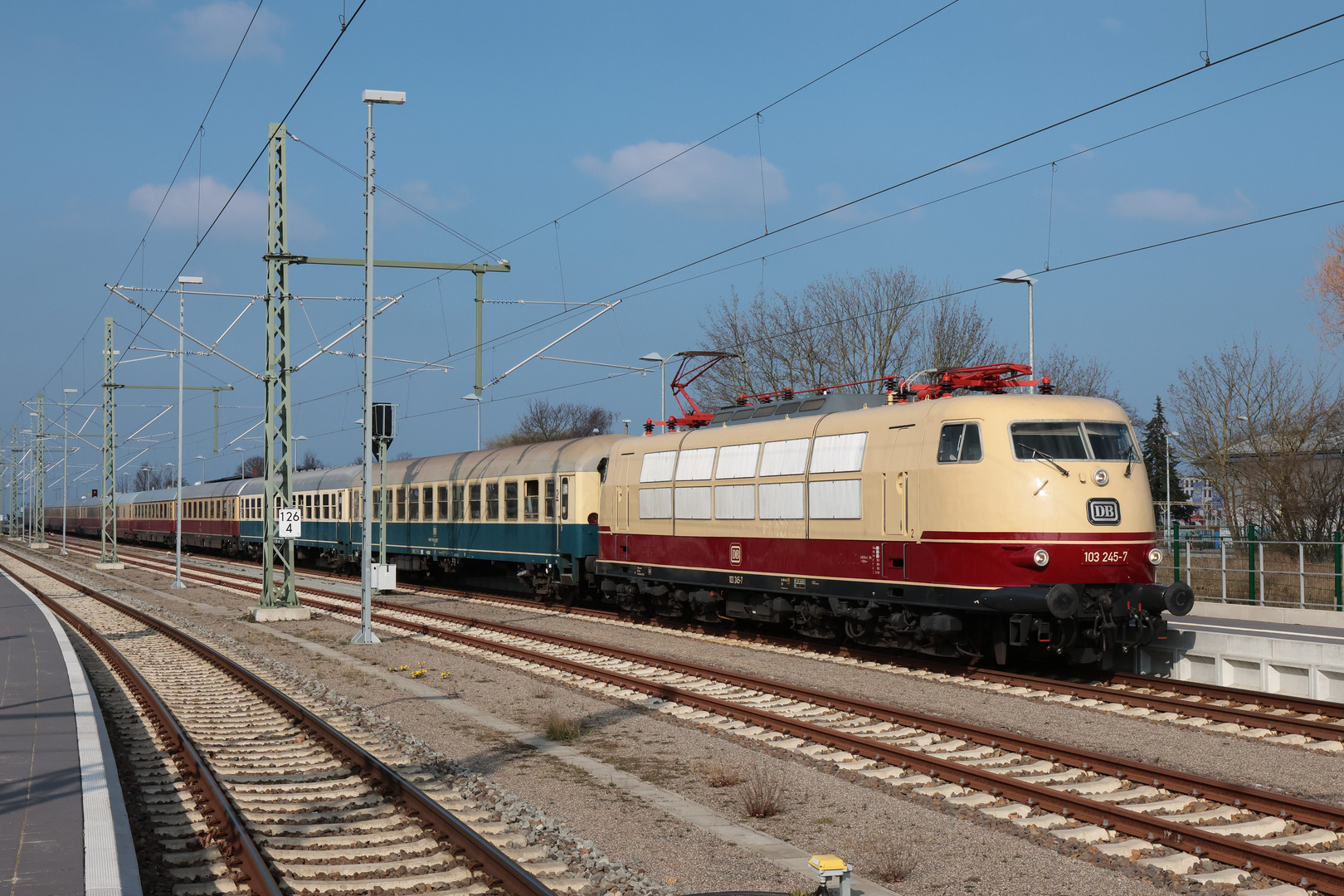 Warnemünde mit 103 245