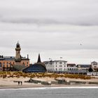 Warnemünde mit Leuchtturm und Teepott im Januar ohne Schnee