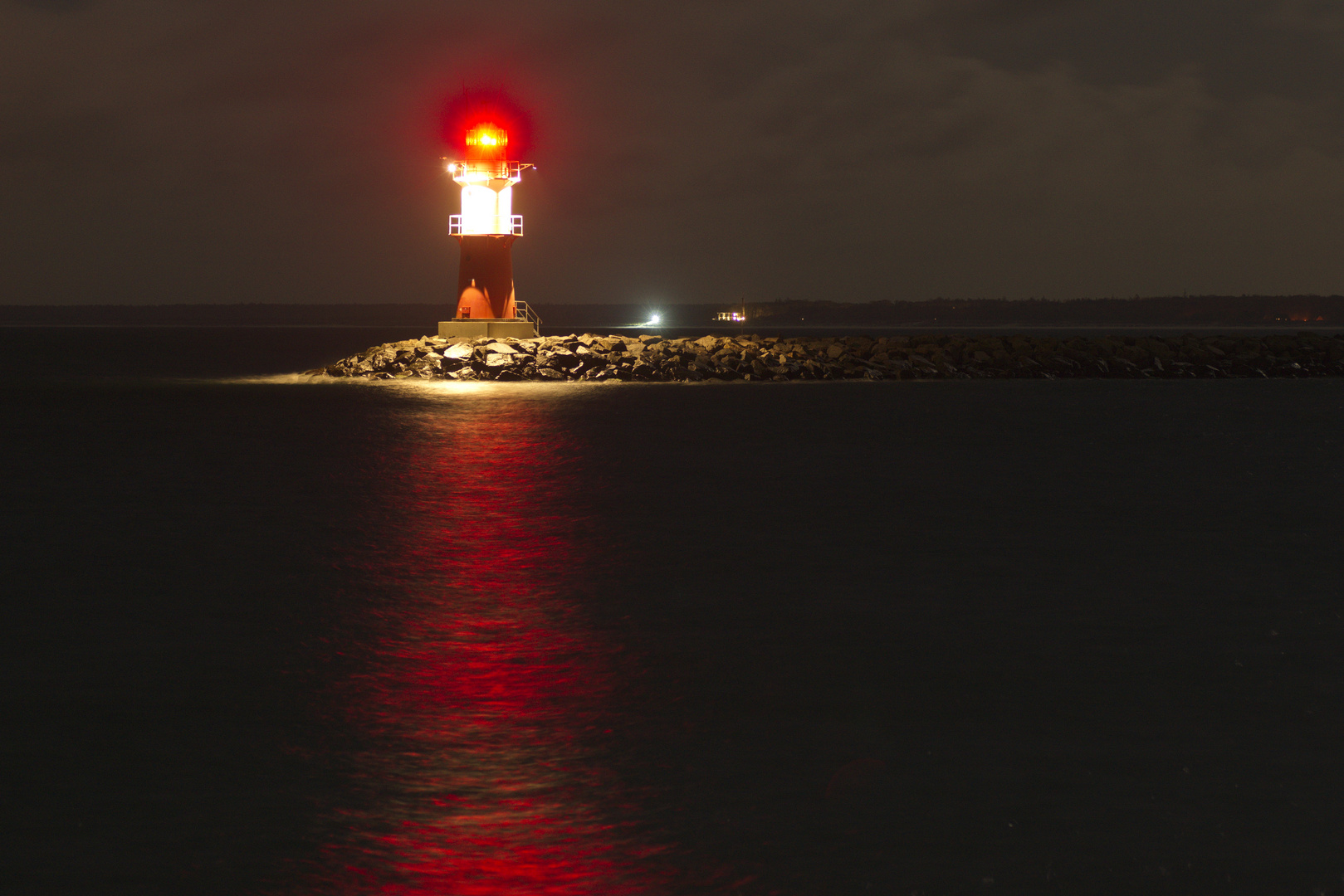 Warnemünde, Mole Ost bei Nacht