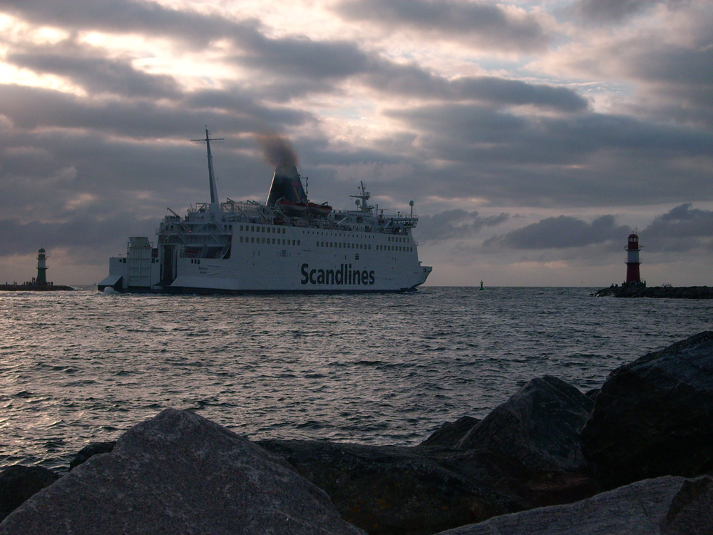 Warnemünde Ostmohle 2008 Juli am 22.07.08 M/V tut gut.