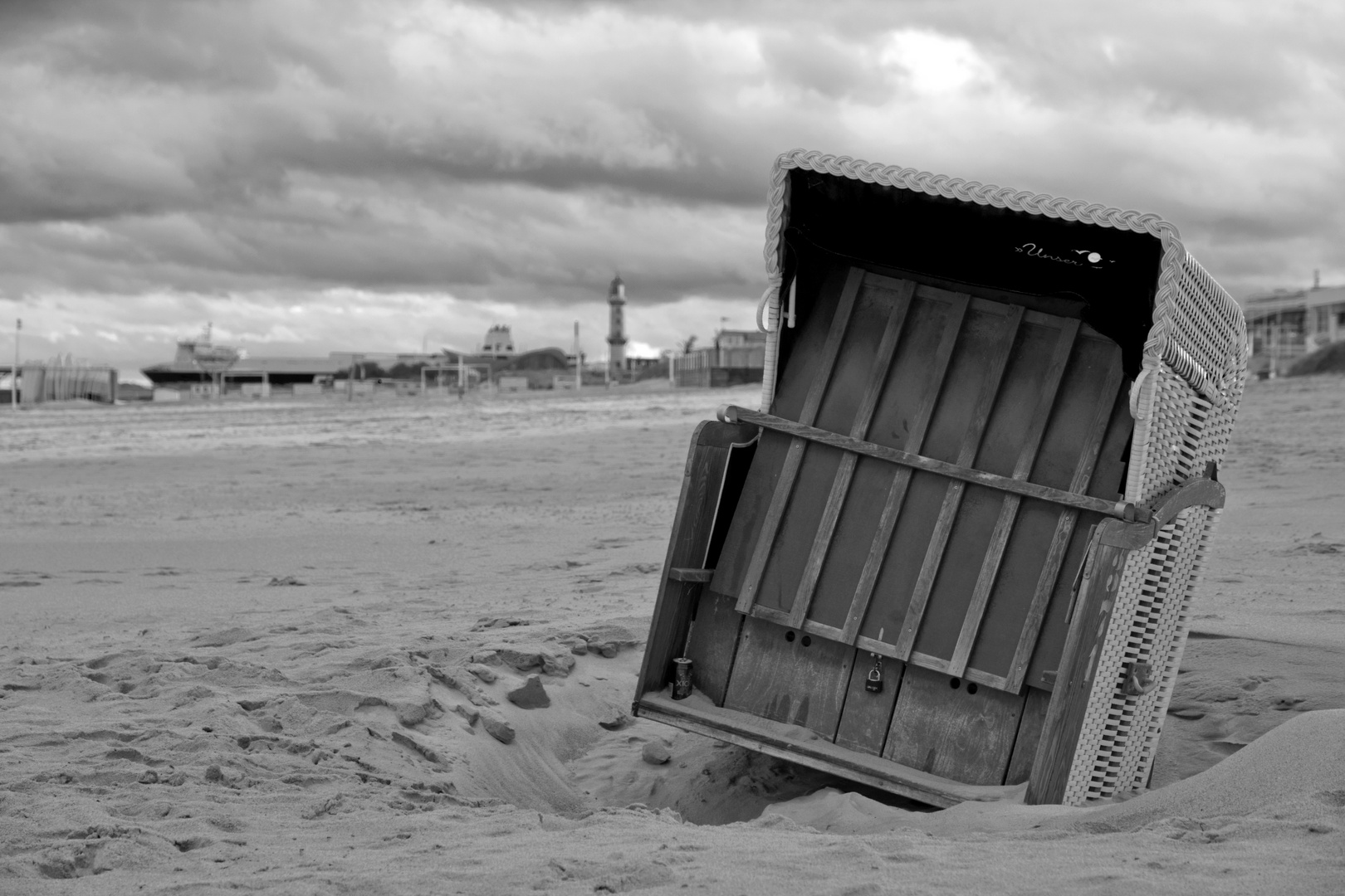 Warnemünde - Strand - der Sommer ist vorbei