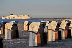 Warnemünde vom Strand aus gesehen