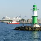 Warnemünde  -  Zwei Kreuzfahrtchiffe zur gleichen Zeit ...