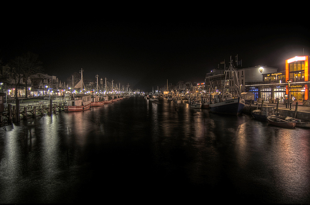 Warnemünder Hafen am alten Strom