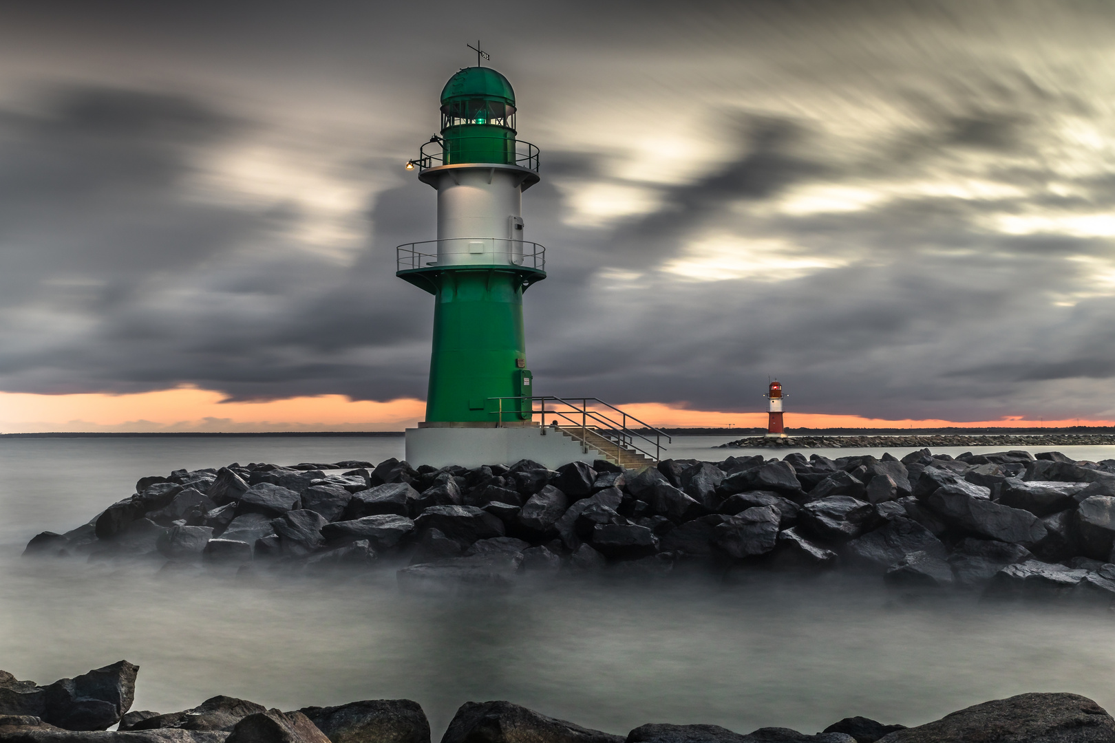 ...Warnemünder Leuchtfeuer Grün