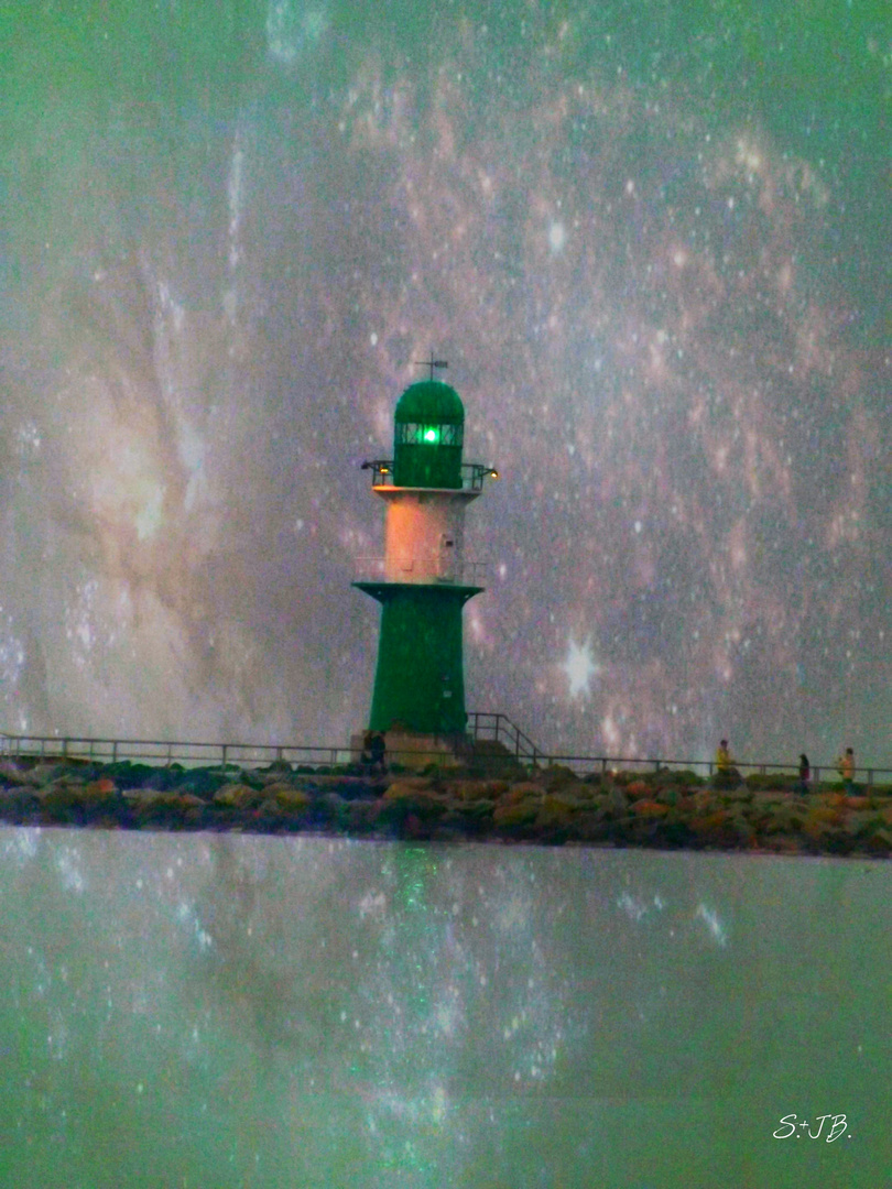 Warnemünder Leuchtturm mit Universum