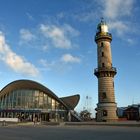 Warnemündes Wahrzeichen Leuchtturm und Teepott