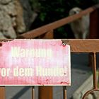 Warnung vor dem Hunde?