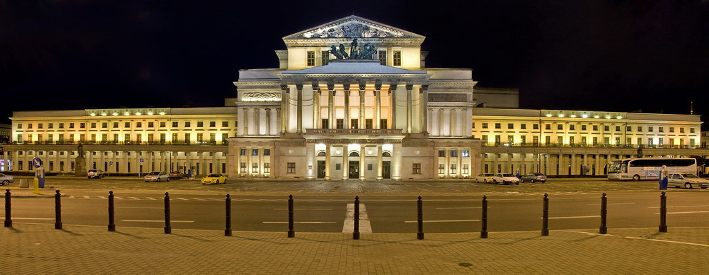 Warschauer Oper bei Nacht