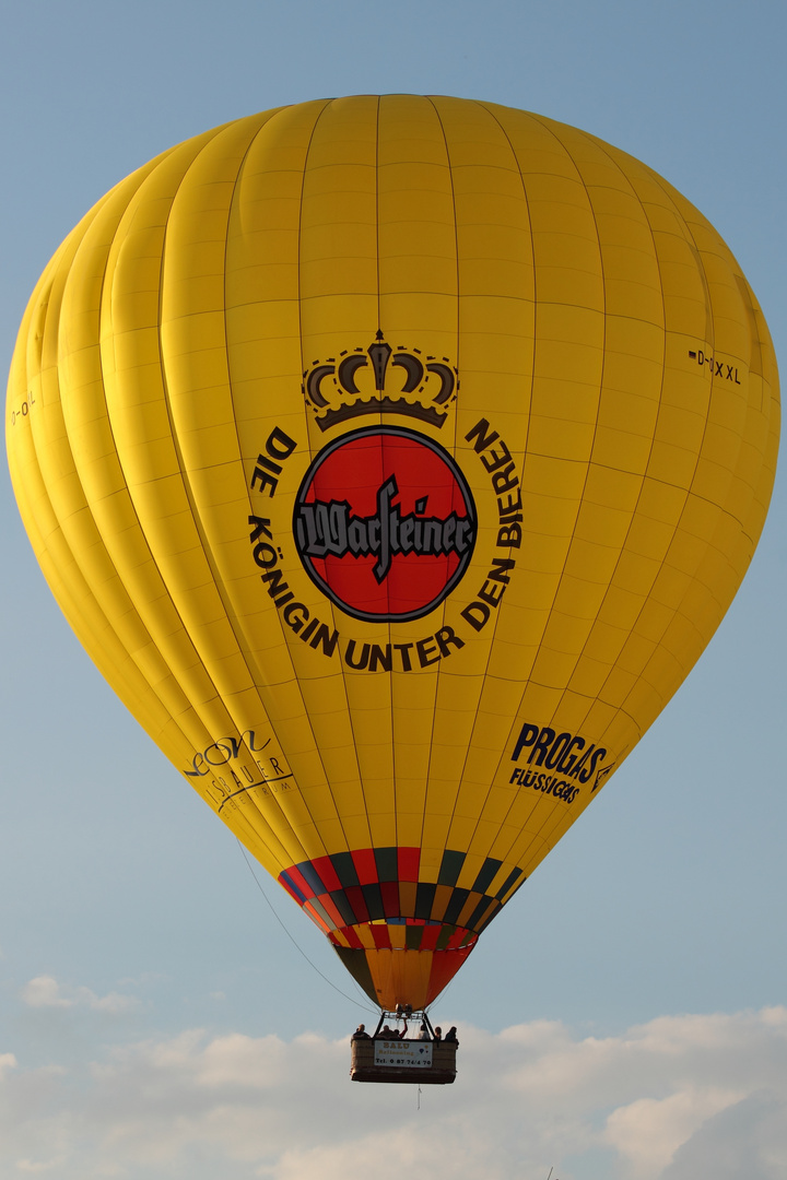 Warsteiner auf "Wolken-Bett"