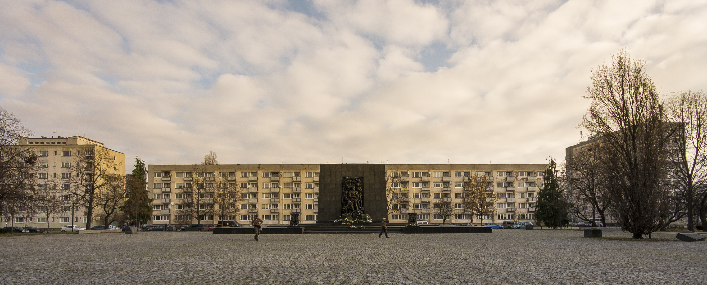 Warszawa - Zamenhofa - Pomnik Bohaterow Getta (Ghetto Heroes Monument) - 03