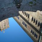 Wartburg als Spiegelung im Brunnen.