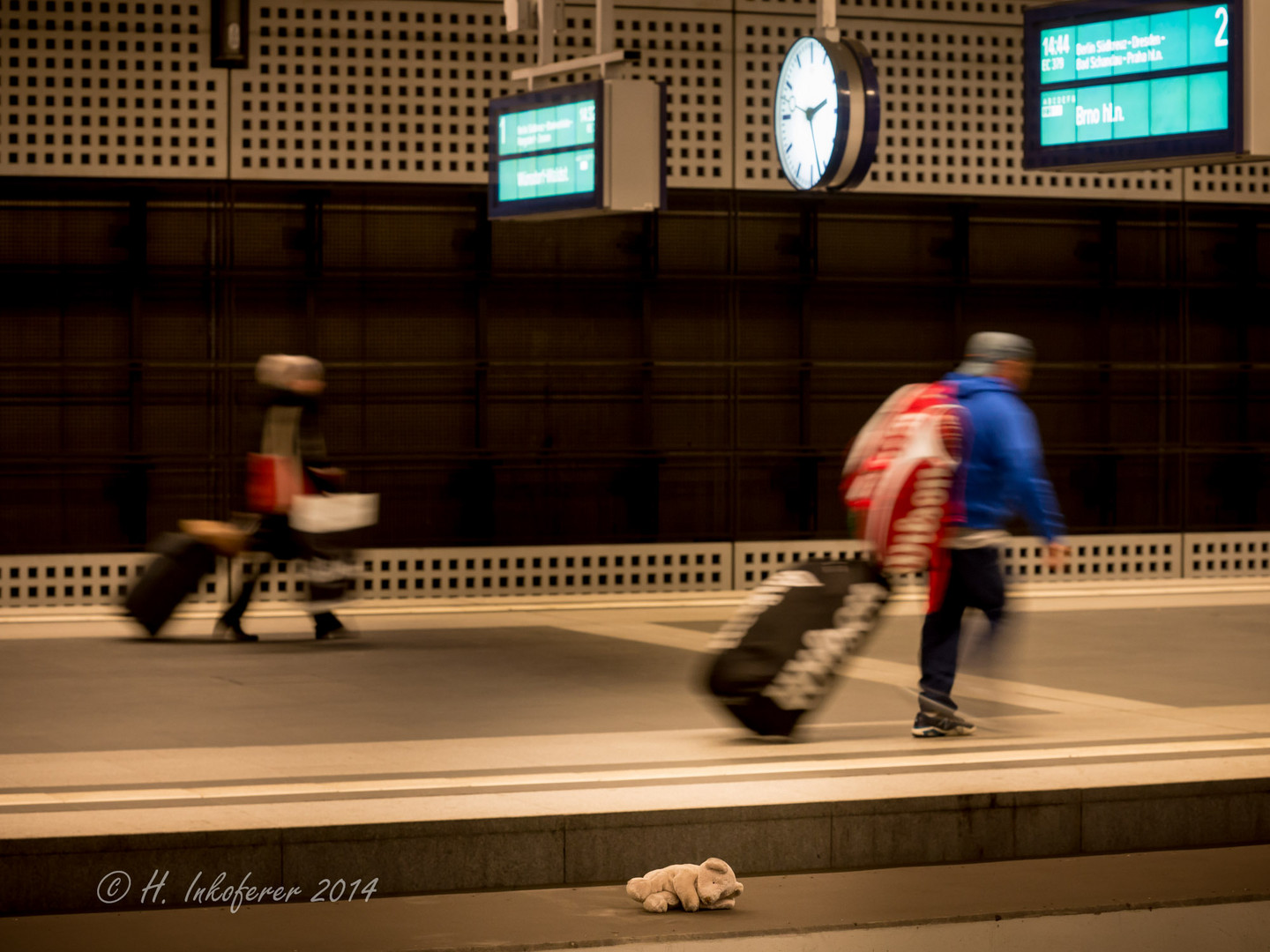 Warte im Bahnhof