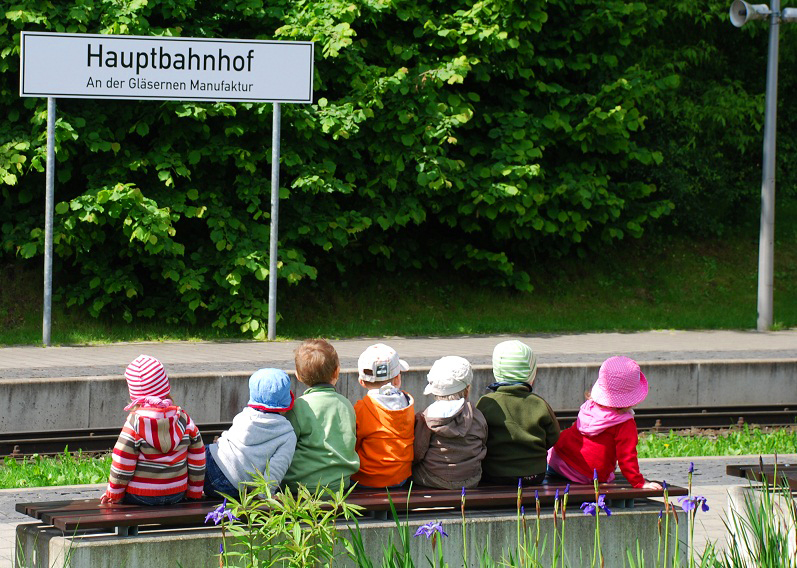 Warten am Bahnhof