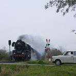 Warten am Bahnübergang