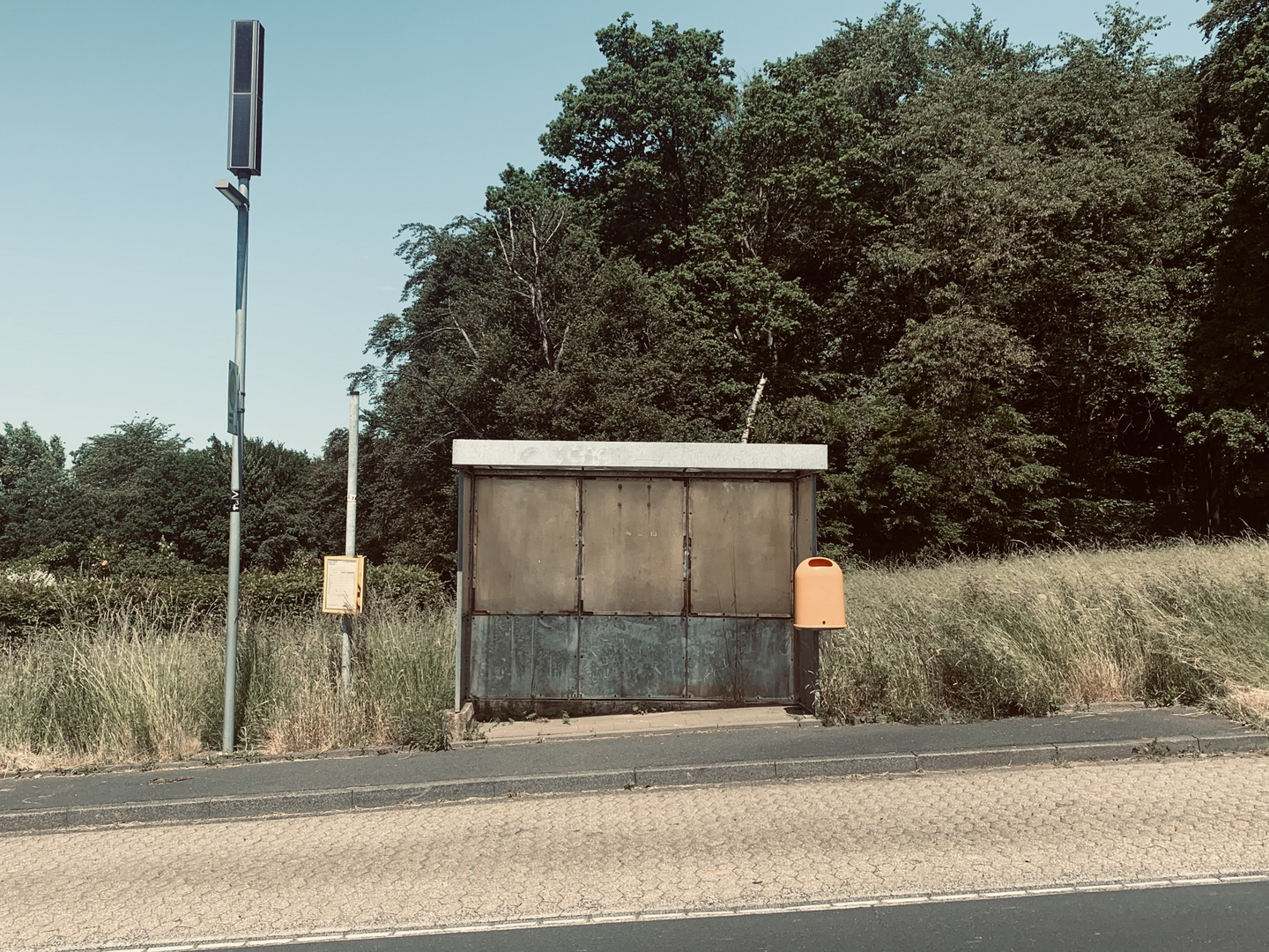 Warten auf den Bus