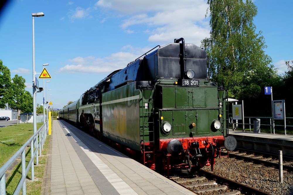 Warten auf den Gegenverkehr DR 18 201