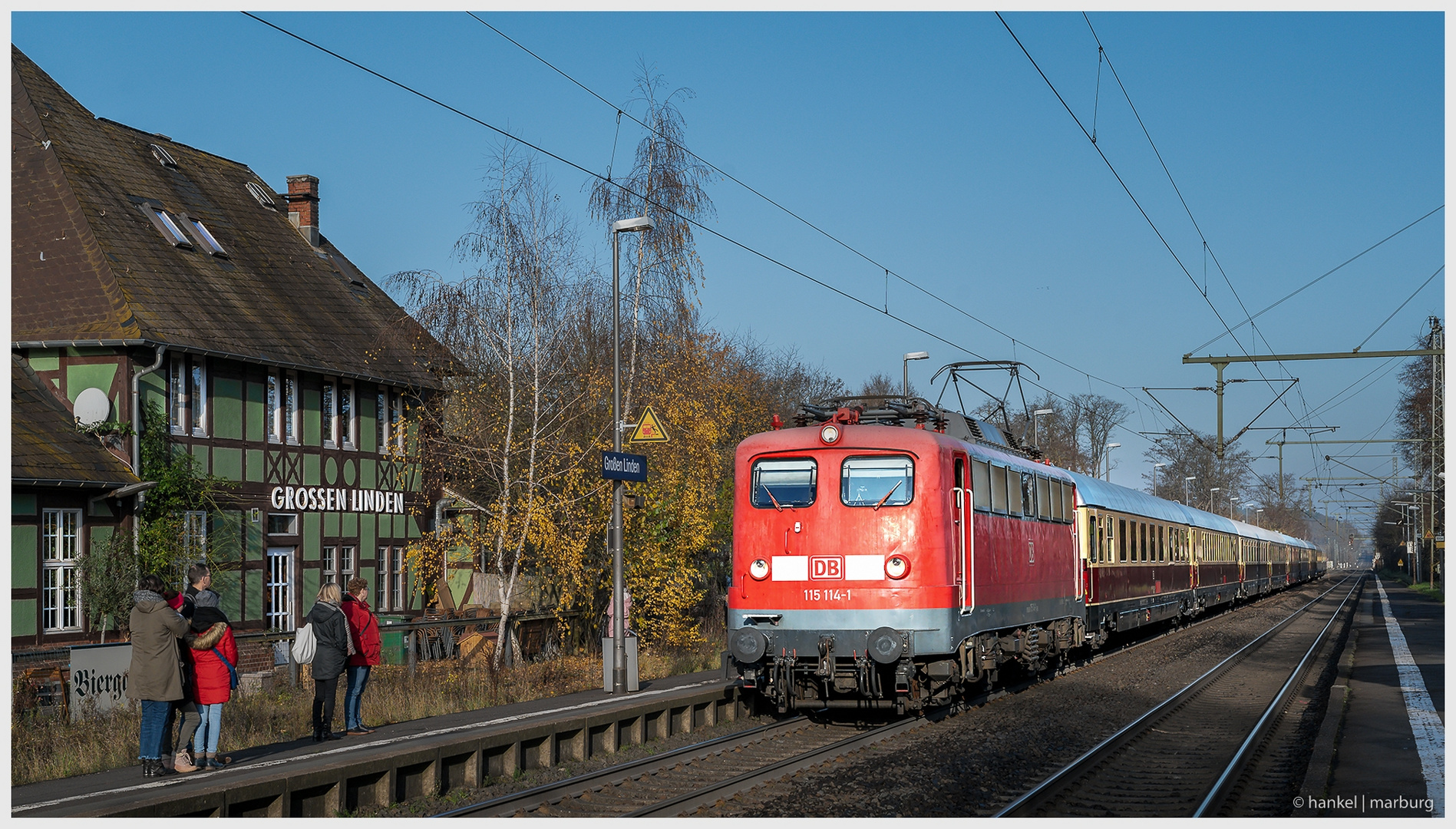 Warten auf den RegionalExpress nach Frankfurt