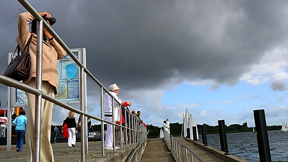 Warten auf den Start -HanseSail 2008