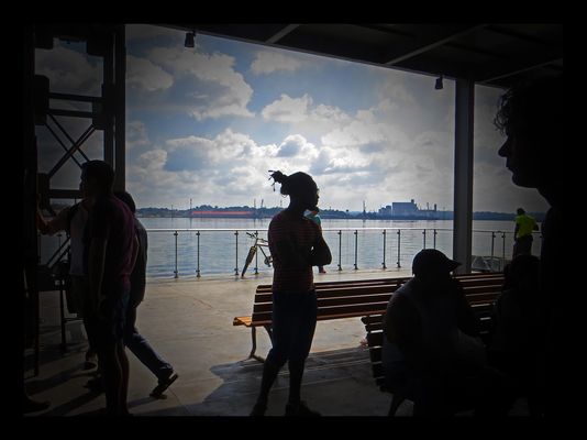 WARTEN AUF DIE FÄHRE...