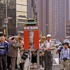 Warten auf die freie Telefonzelle in Chinatown, New York