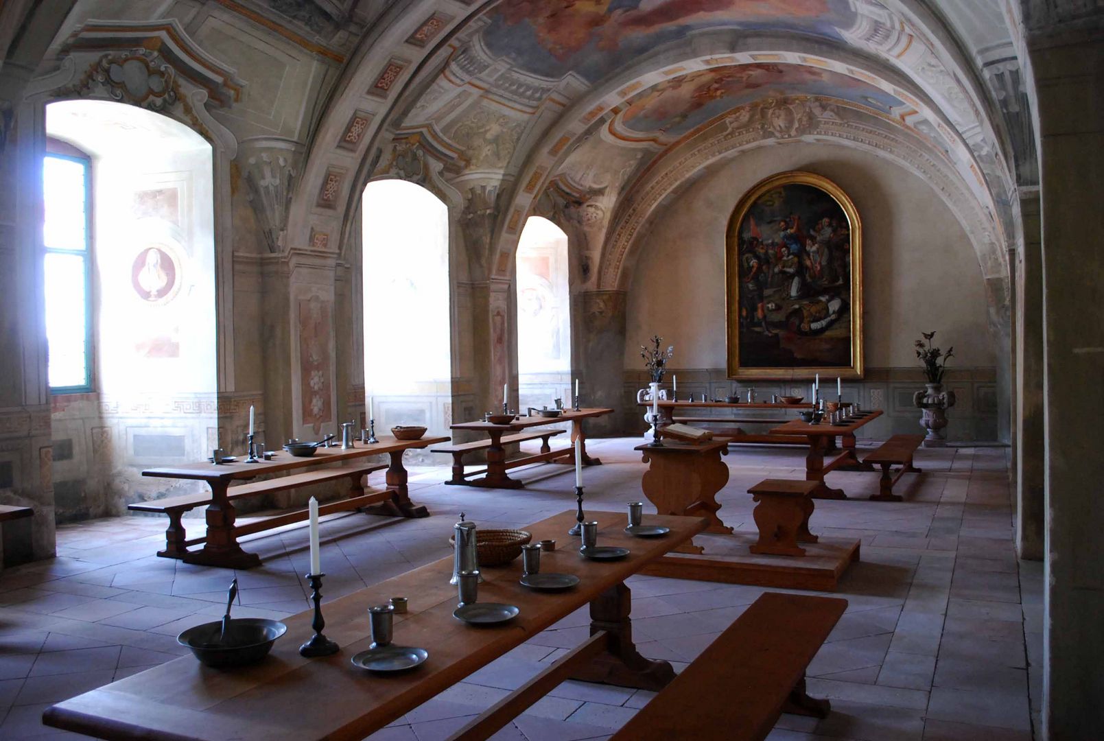 Warten auf die Mönche im Kloster Seligenstadt am Main