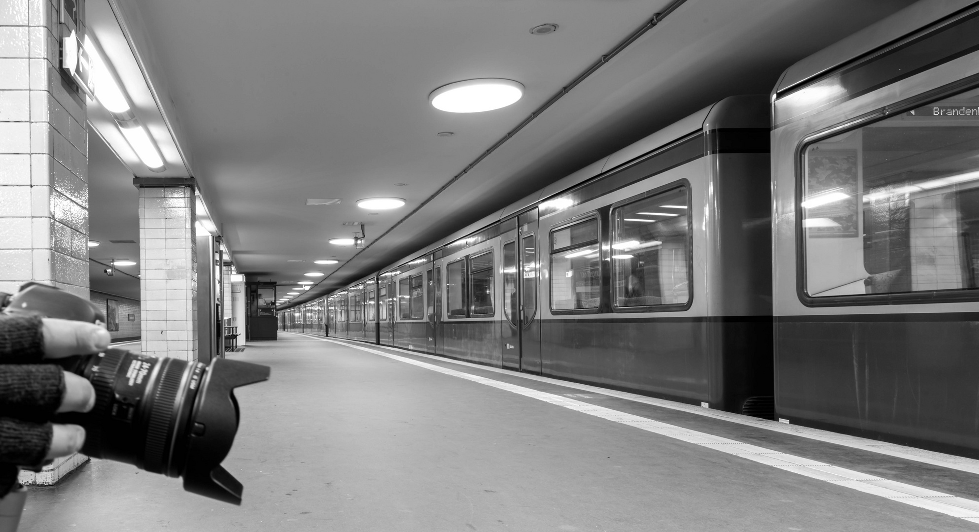 Warten auf die nächste S-Bahn in Berlin