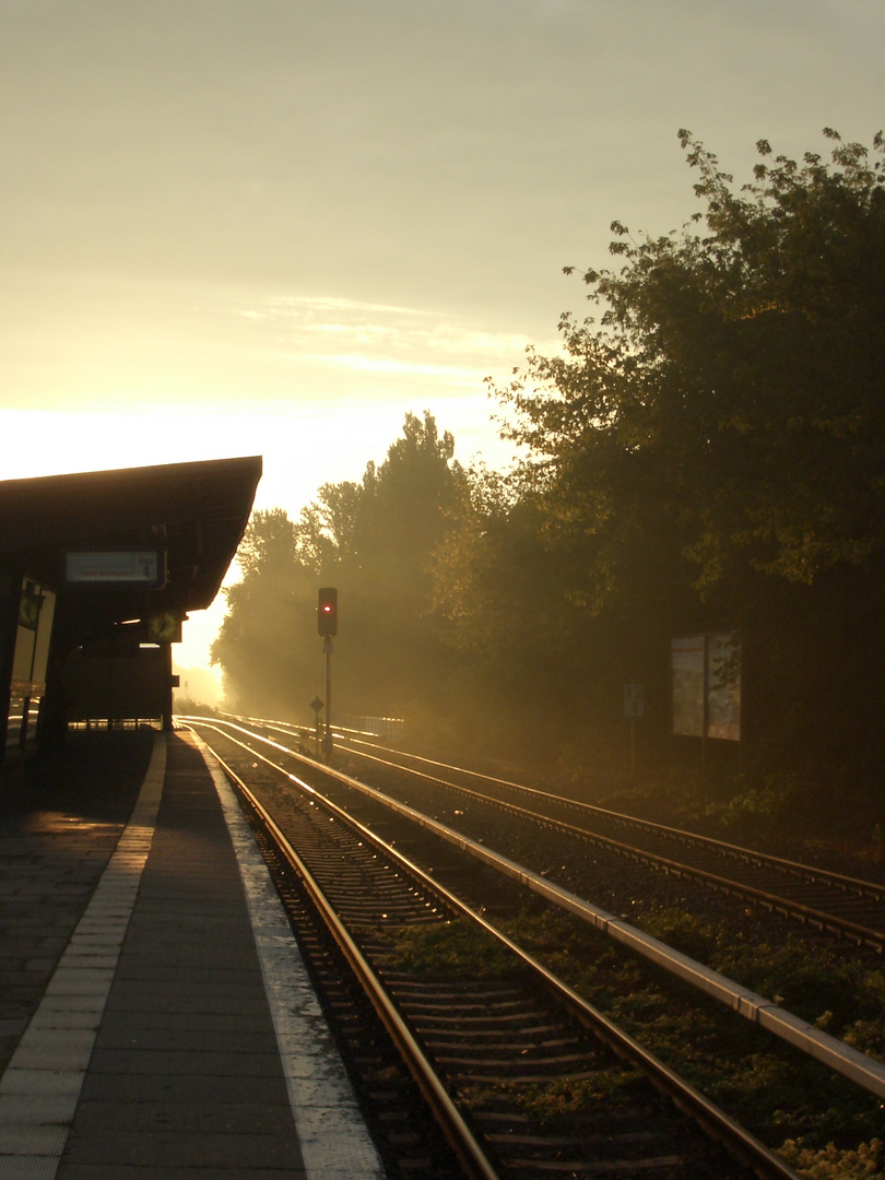 Warten auf die S-Bahn um 6:35 Uhr