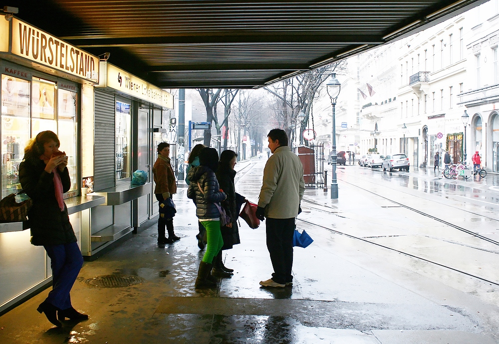 Warten auf die Straßenbahn (3)