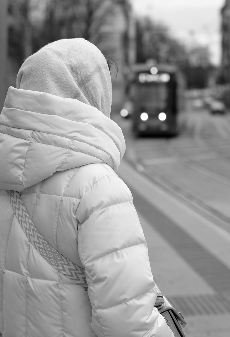 Warten auf die Tram.