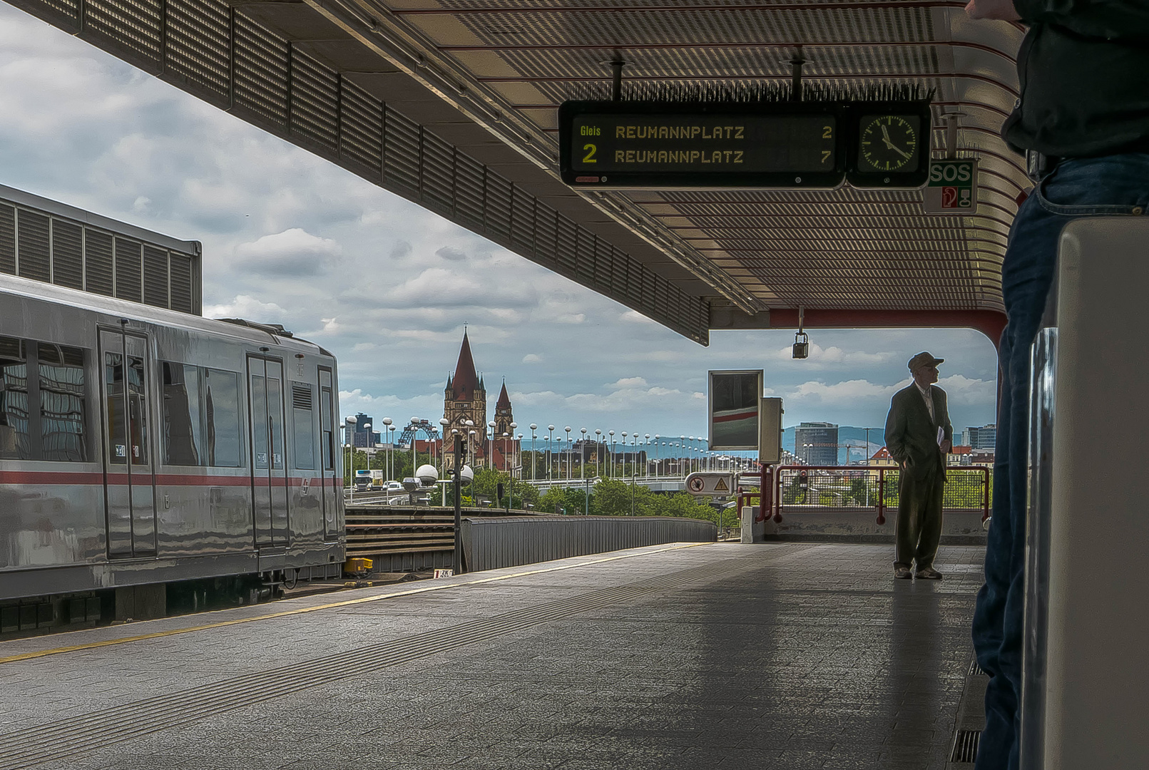 Warten auf die U-Bahn (3)