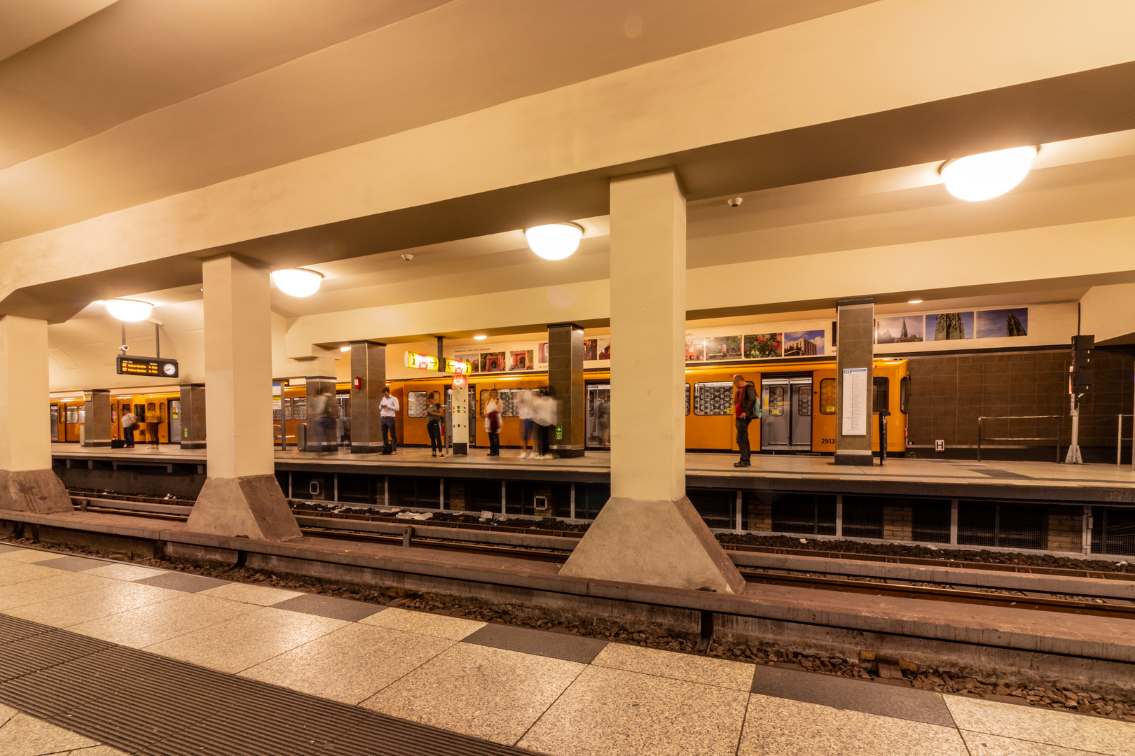 Warten auf die U-Bahn