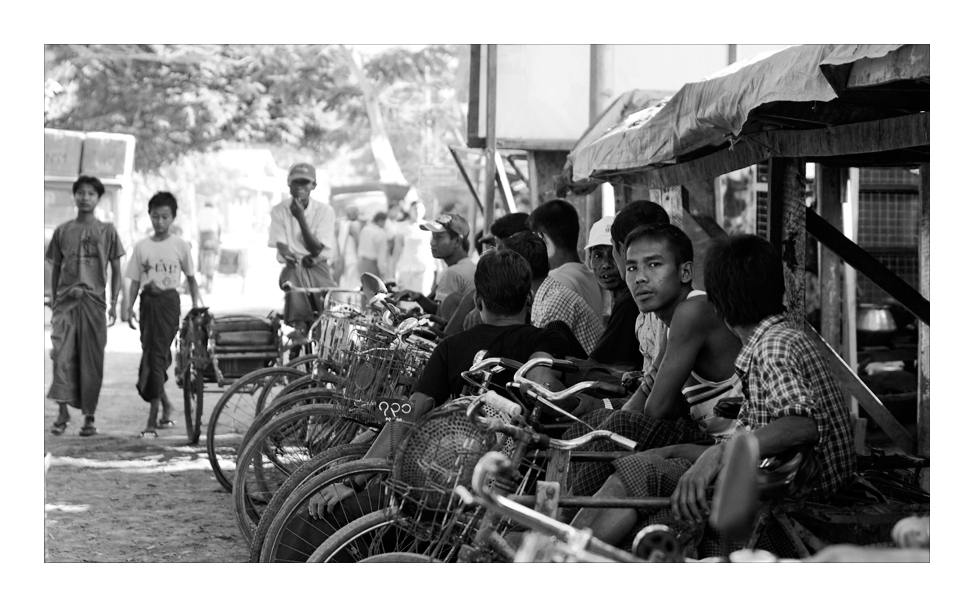 Warten auf Kunden - Die Rikschafahrer
