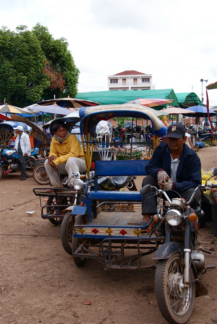 warten auf kundschaft III, laos 2010