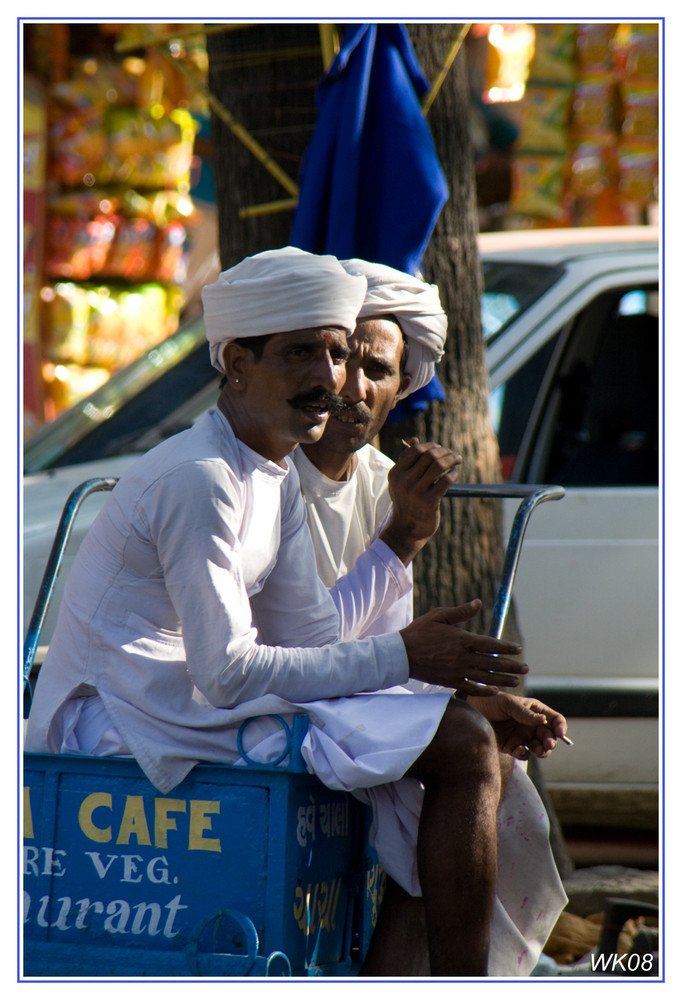 Warten auf Kundschaft in Mount Abu