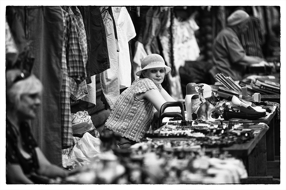 Warten auf Kundschaft - Izmailovsky Markt - Moskau