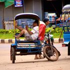 warten auf kundschaft, pakse, südlaos 2010