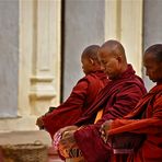 warten auf speisung, burma 2011