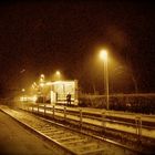 Warten auf U-Bahn im Schnee