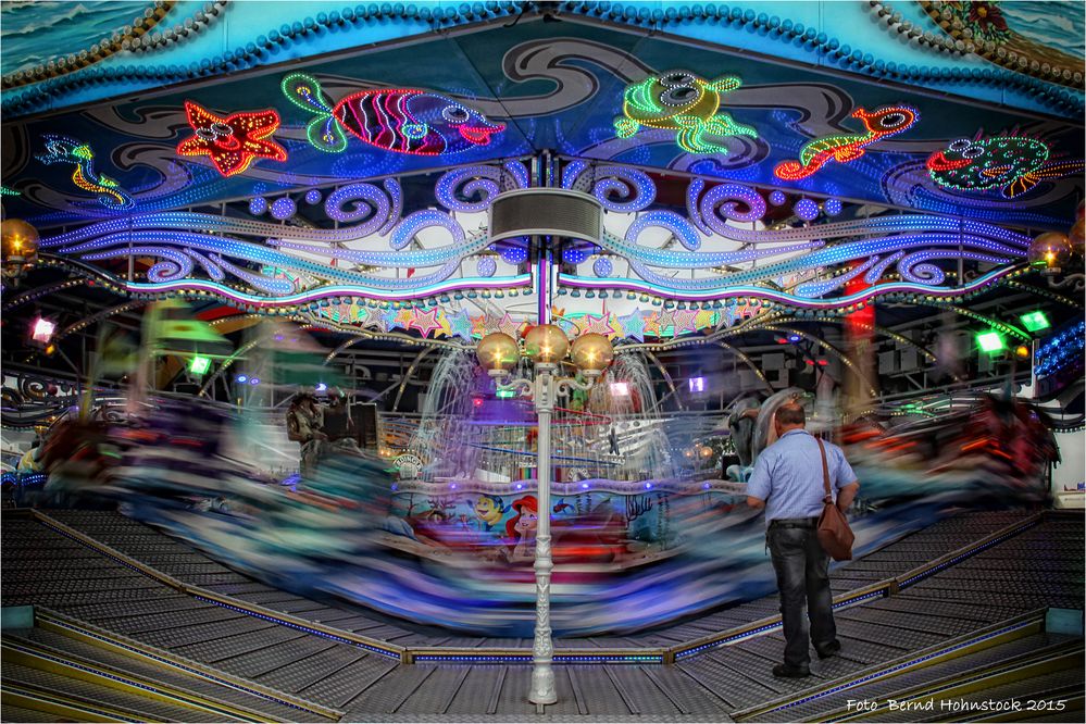 warten aufs Enkelkind ..... Rheinkirmes Düsseldorf