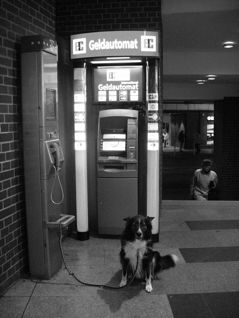 Warten, Bahnhof Friedrichstraße, Berlin