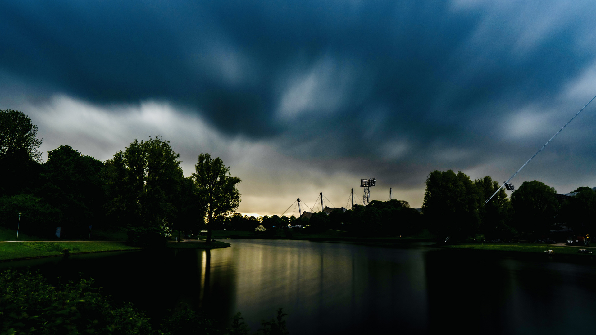 Warten bis der Regen kommt im Olympiapark