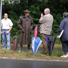 warten ! die Waffen stecken noch