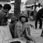 warten und schauen, yangon hafen, burma 2011