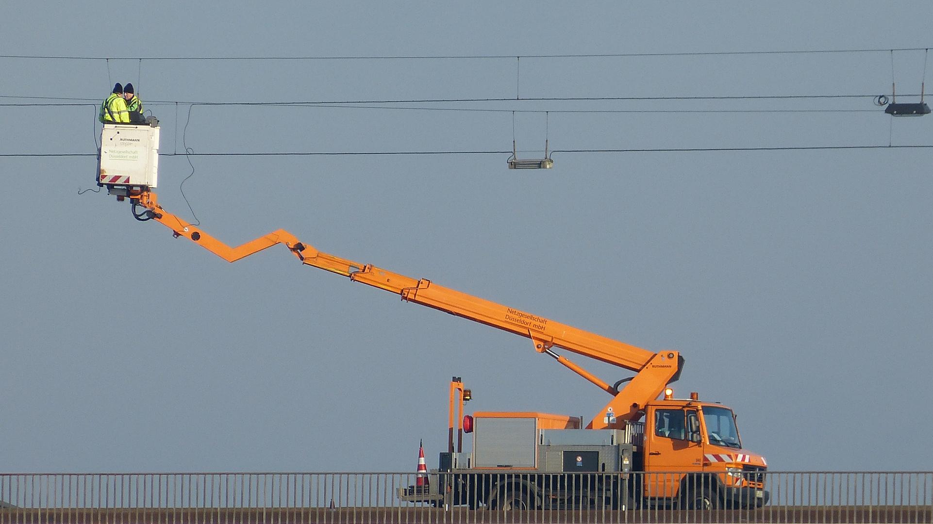 Wartungsarbeiten auf der Kniebrücke in Düsseldorf