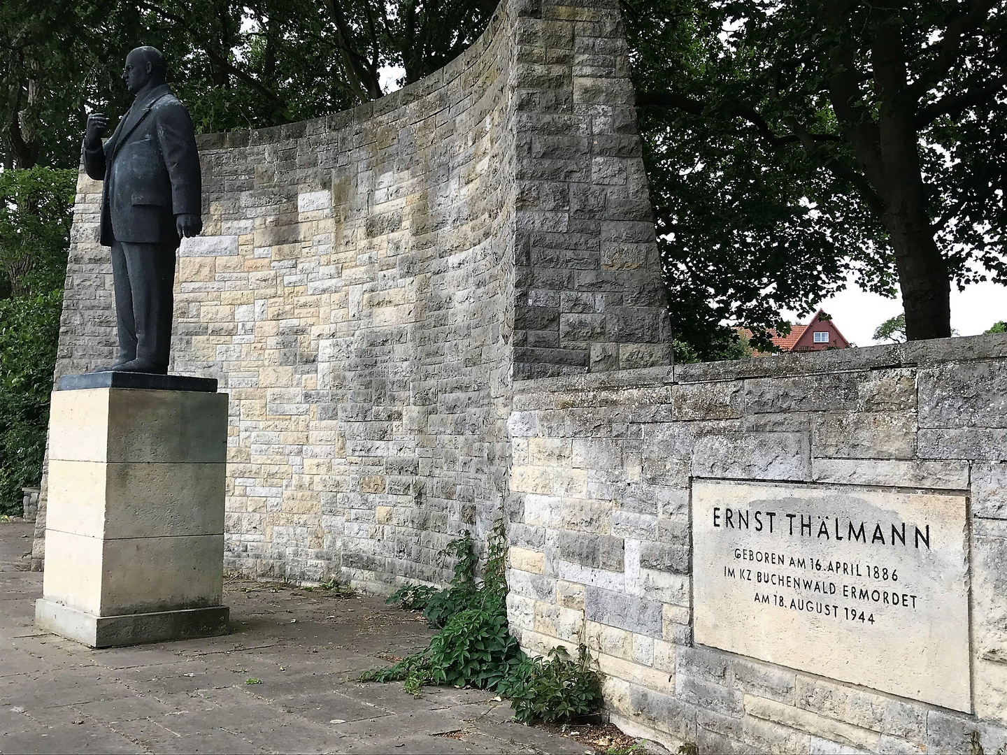 Warum Ernst Thälmann sterben musste (Denkmal in Stralsund)