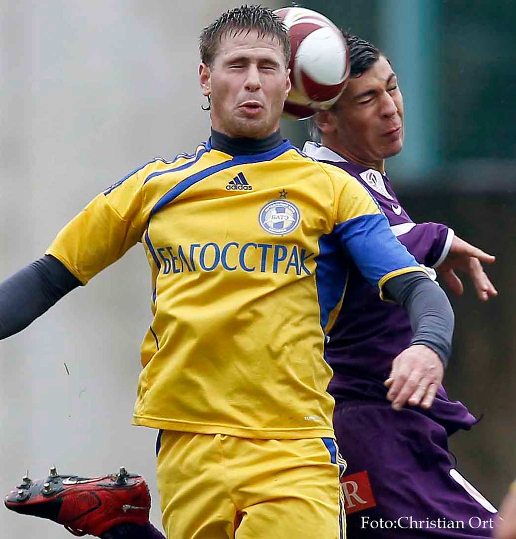 Warum haben die Fußballer beim Kopfball meistens die Augen zu?