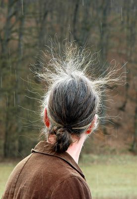 Warum stehen ihm die Haare zu Berge.....