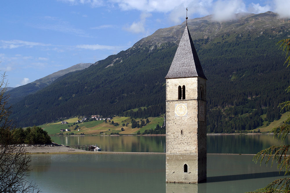 Warum steht der Kirchturm im See